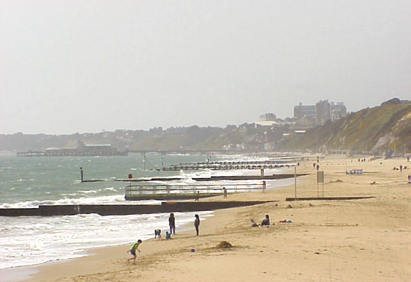 Bournemouth Beach, April 1999 (69425 bytes)